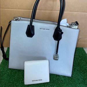 Large Grey Micheal Kors used tote bag.